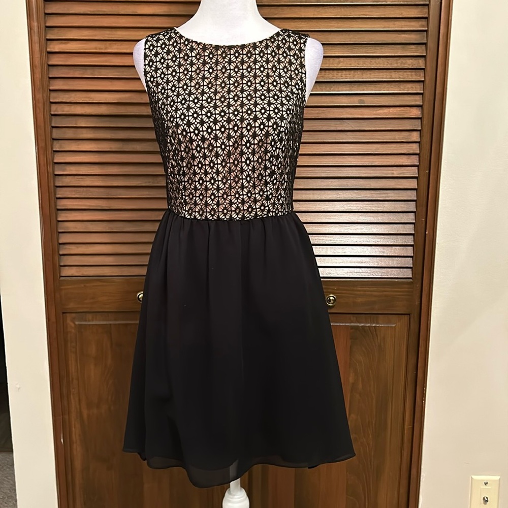 Gianna Bini Black/Nude Embroidered/Crocheted Top Dress Size S